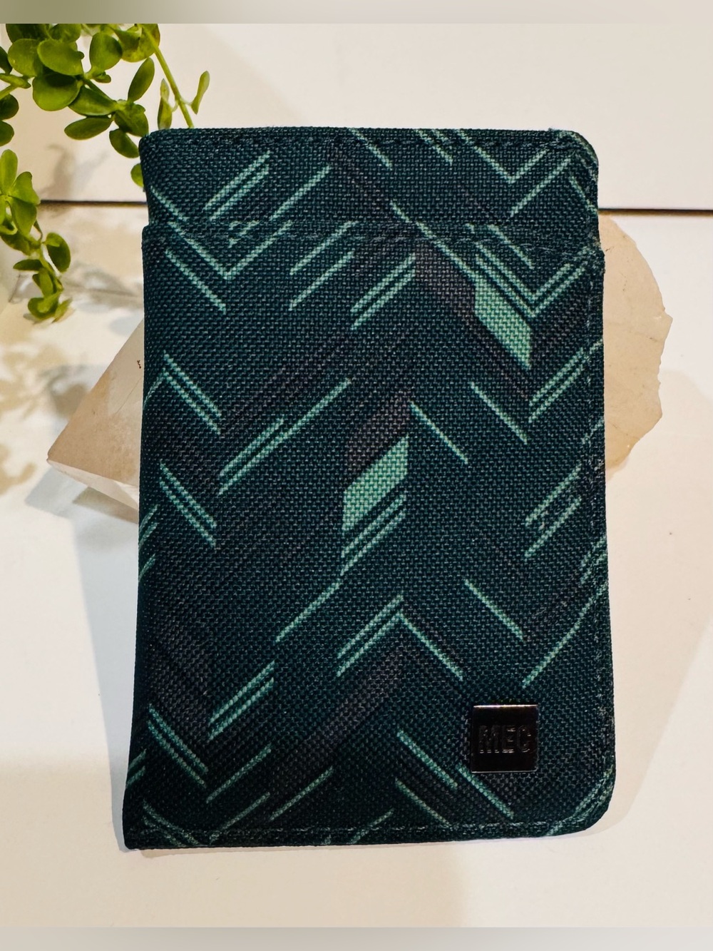 MEC Wallet RFID Card Holder Green Patterned NWOT